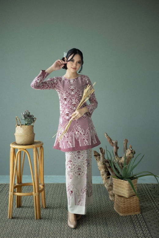 Raisa Brocade Tenun Pesak - Burgundy